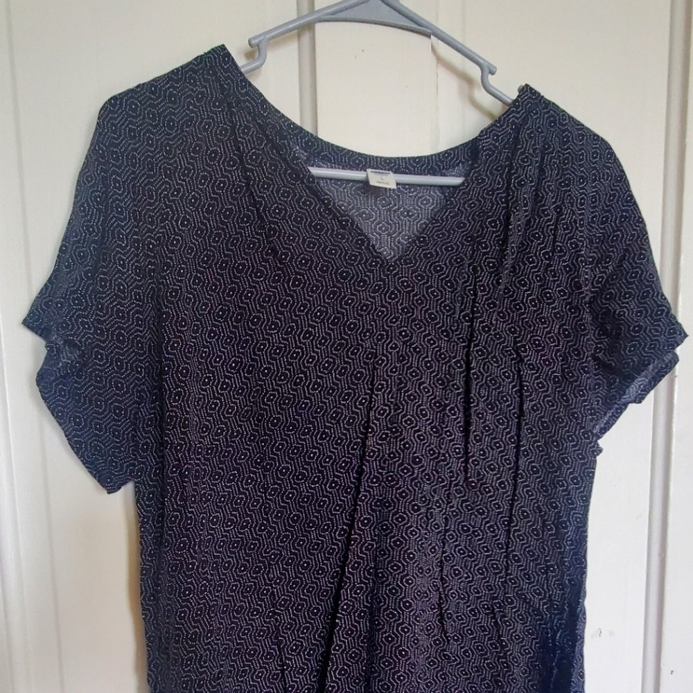 Old Navy Black and White V-Neck Blouse Size Large